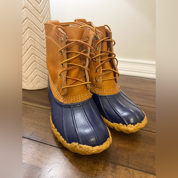 L.L.Bean Women's 8" Bean
Boots in Tan/Navy size 7 - Picture 4 of 12